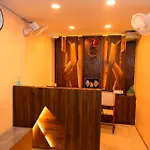 Mor Hotel Santosh Inn- Near Temple-Lift & Wifi Facilities-Best Selling & Best Choice Of Travellers