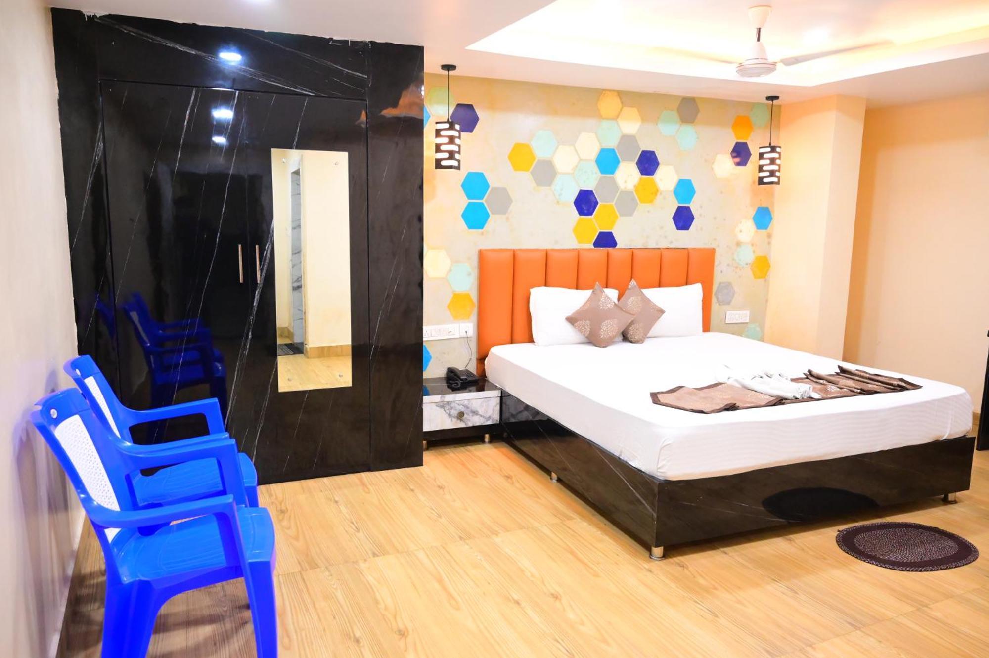 Mor Santosh Inn- Near Temple-lift & Wifi Facilities-best Selling & Best Choice Of Travellers
