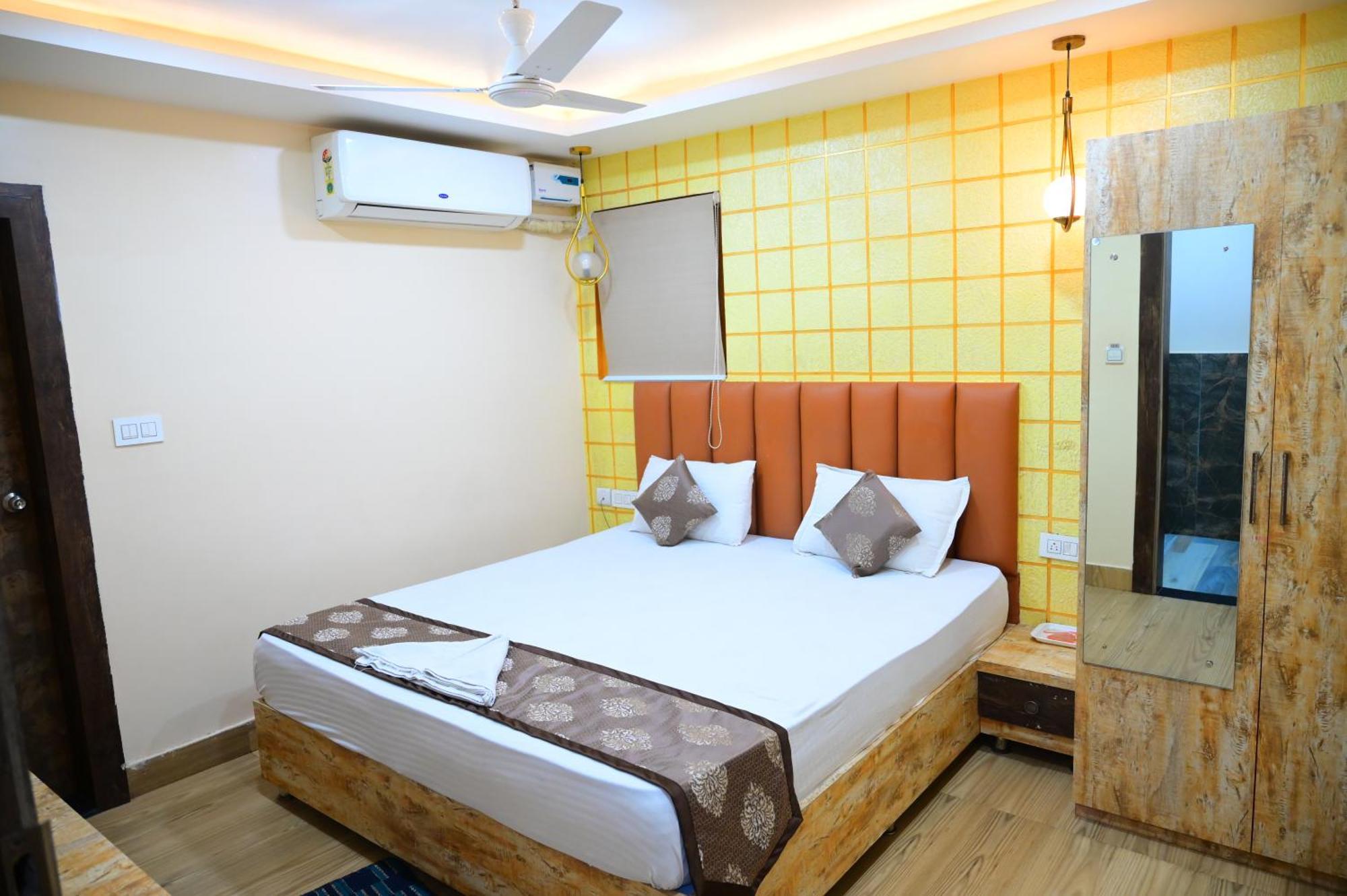 Hotel Mor Santosh Inn- Near Temple-lift & Wifi Facilities-best Selling & Best Choice Of Travellers