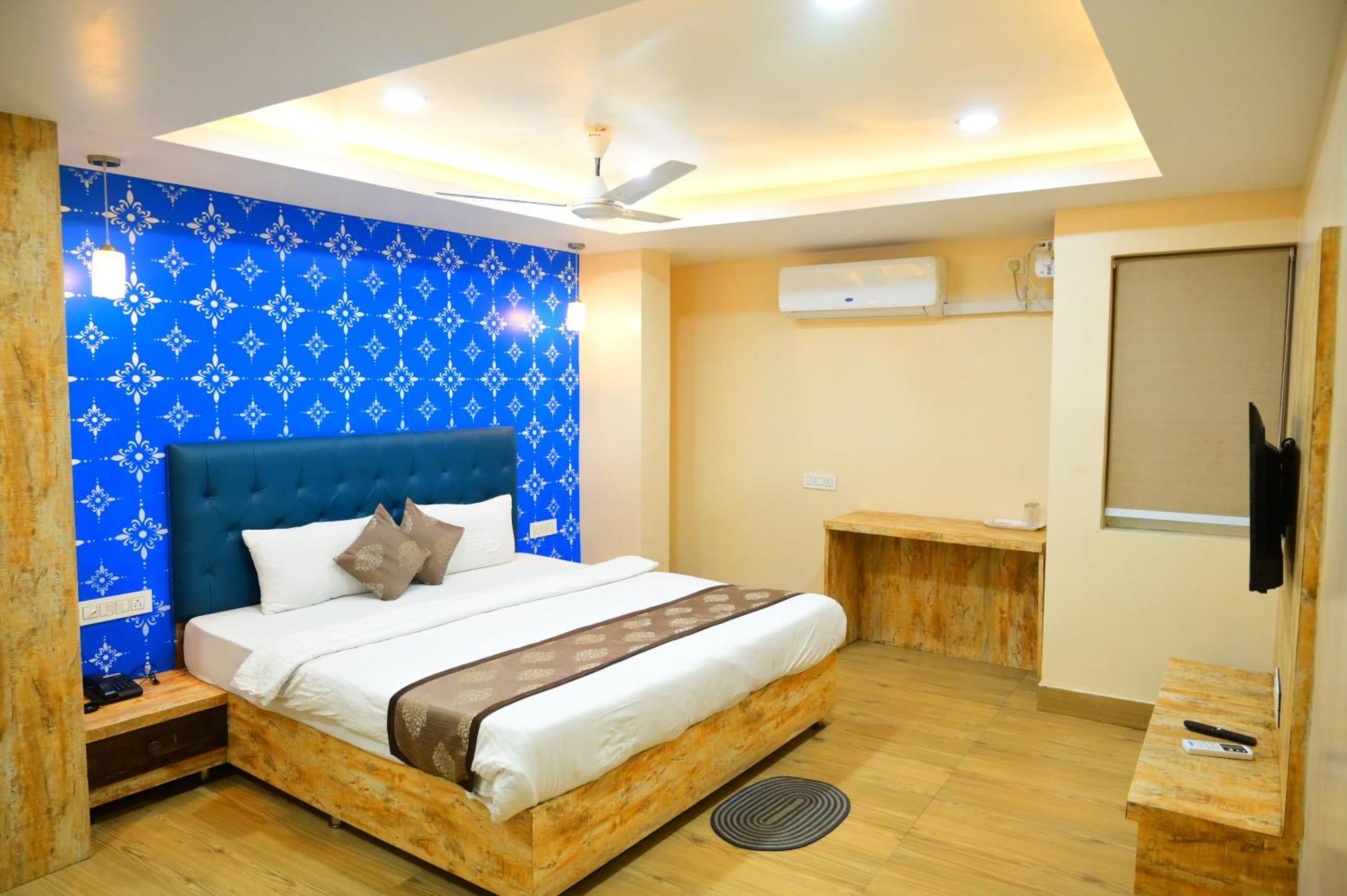 Mor Santosh Inn- Near Temple-lift & Wifi Facilities-best Selling & Best Choice Of Travellers
