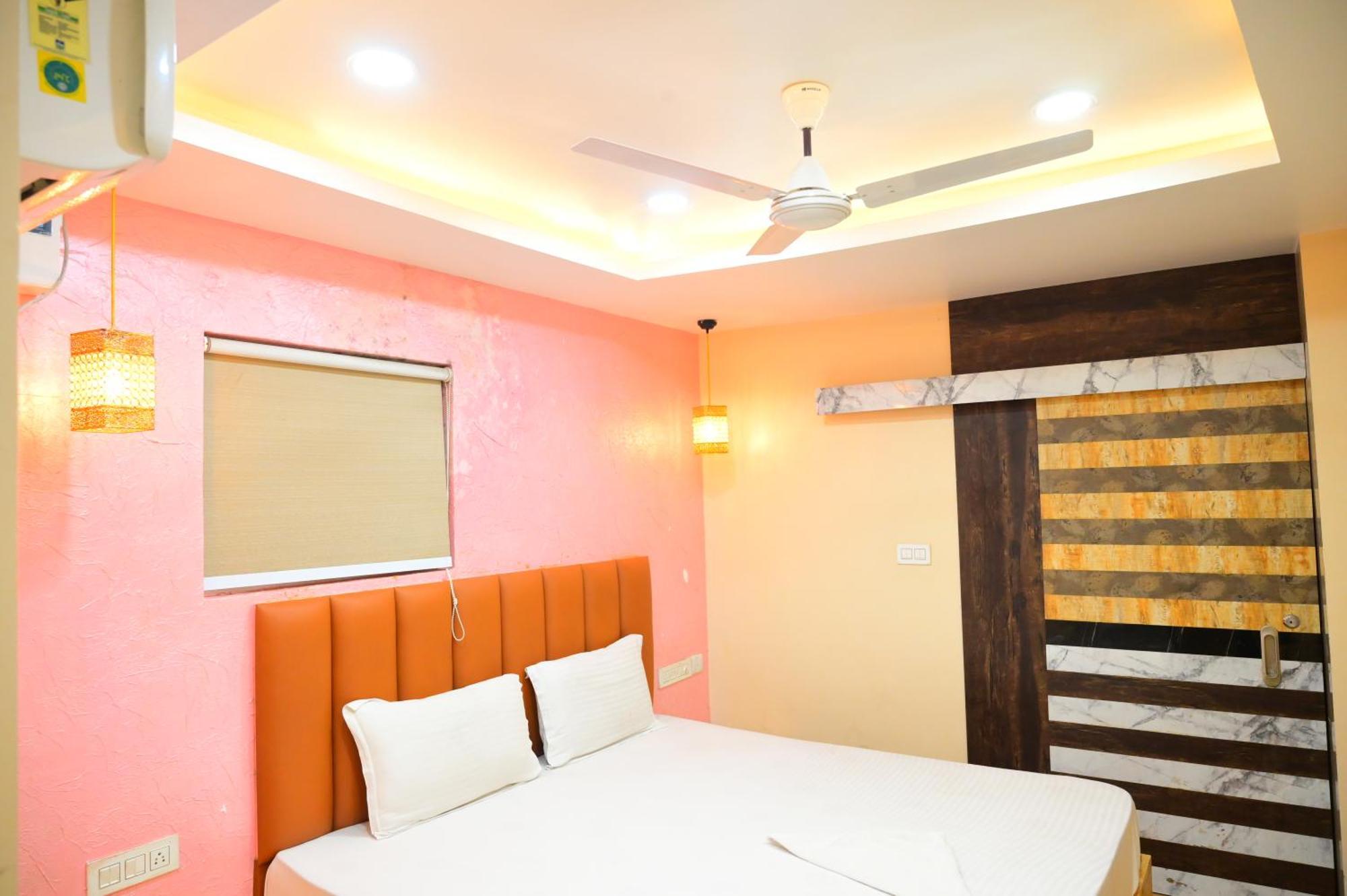 Mor Santosh Inn- Near Temple-lift & Wifi Facilities-best Selling & Best Choice Of Travellers