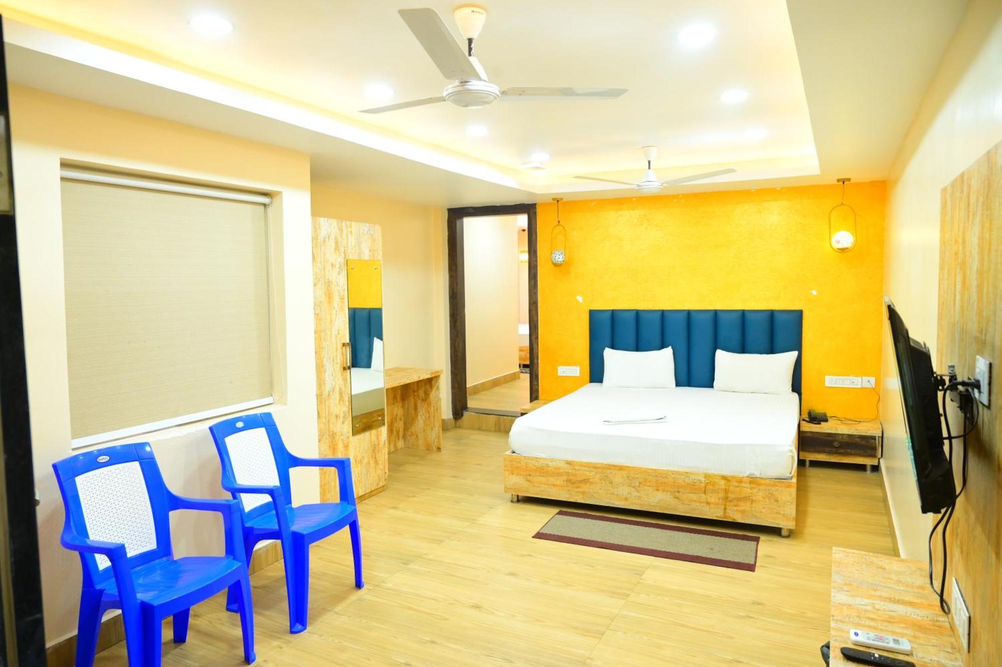 Mor Santosh Inn- Near Temple-lift & Wifi Facilities-best Selling & Best Choice Of Travellers Hotel